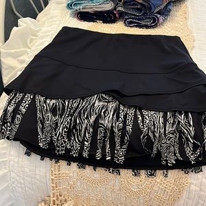 So cute! Black and white fringe skirt!